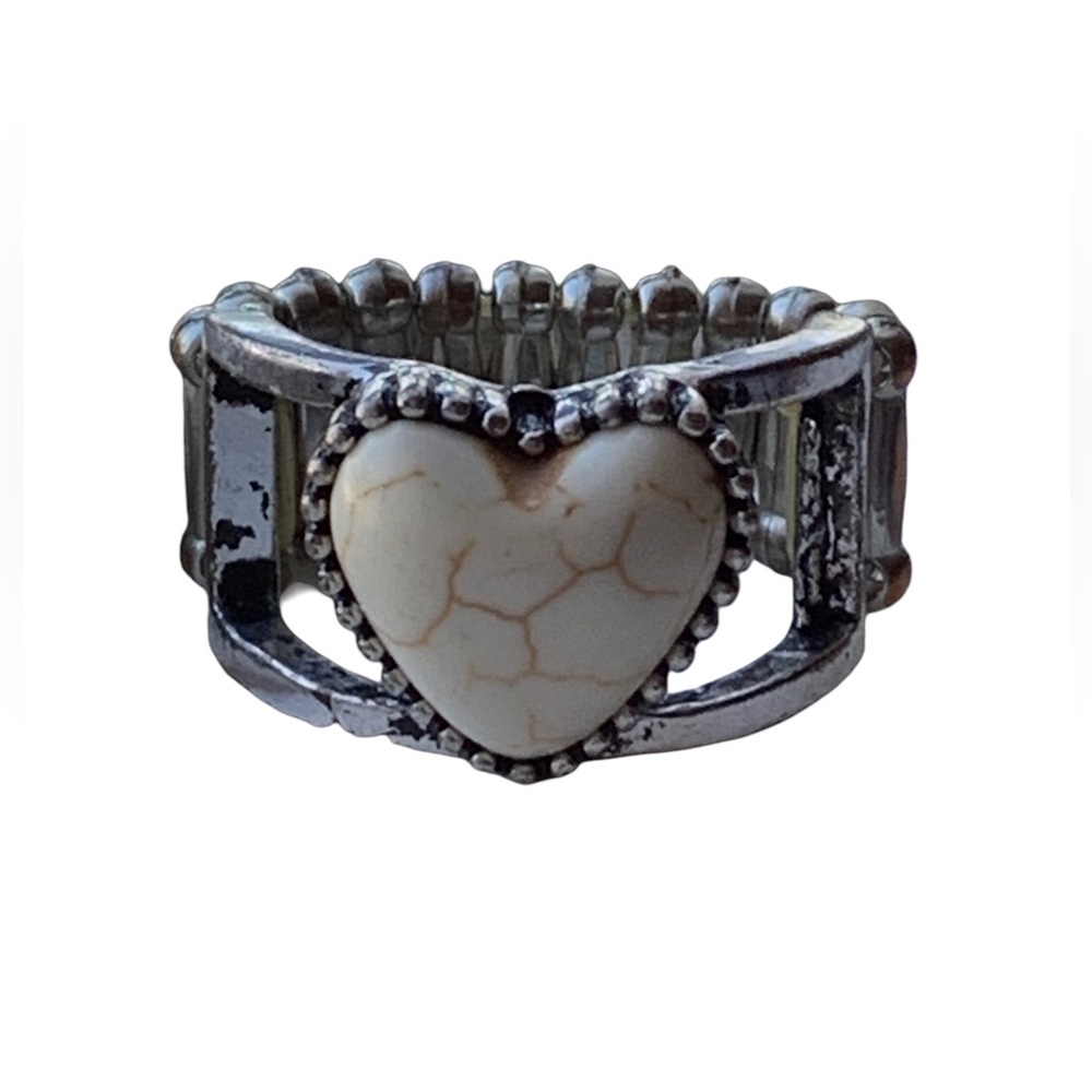 Heart Stretch Band Woman’s Ring Jewelry Cream White Crackled Design